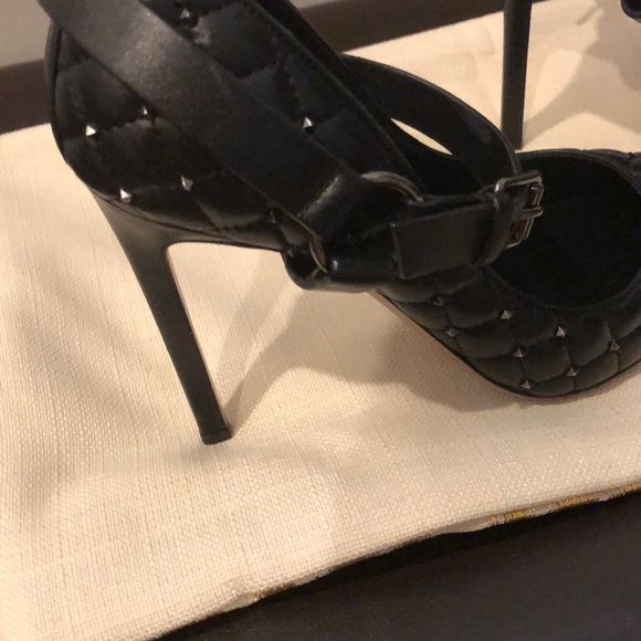 Brand new black Valentino - Picture 2 of 4